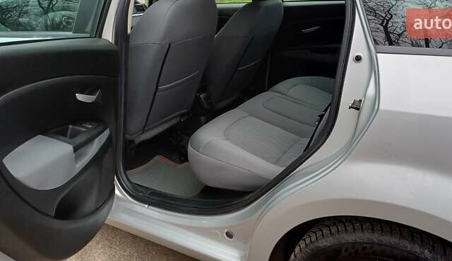Сірий Фіат Лінеа, об'ємом двигуна 1.25 л та пробігом 53 тис. км за 7500 $, фото 8 на Automoto.ua