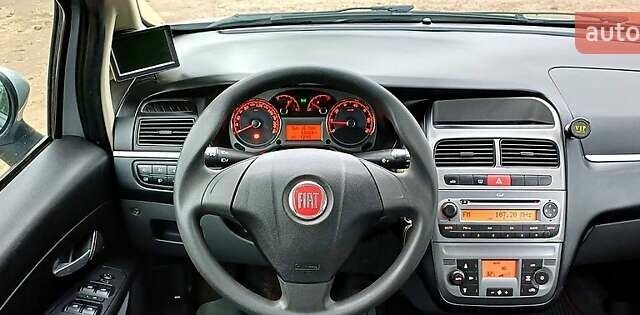 Серый Фиат Линеа, объемом двигателя 1.3 л и пробегом 53 тыс. км за 7700 $, фото 7 на Automoto.ua