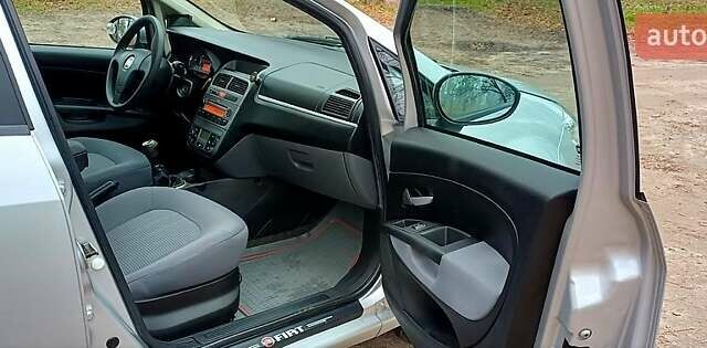 Серый Фиат Линеа, объемом двигателя 1.3 л и пробегом 53 тыс. км за 7700 $, фото 5 на Automoto.ua