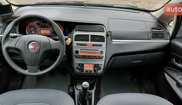 Сірий Фіат Лінеа, об'ємом двигуна 1.25 л та пробігом 53 тис. км за 7500 $, фото 12 на Automoto.ua