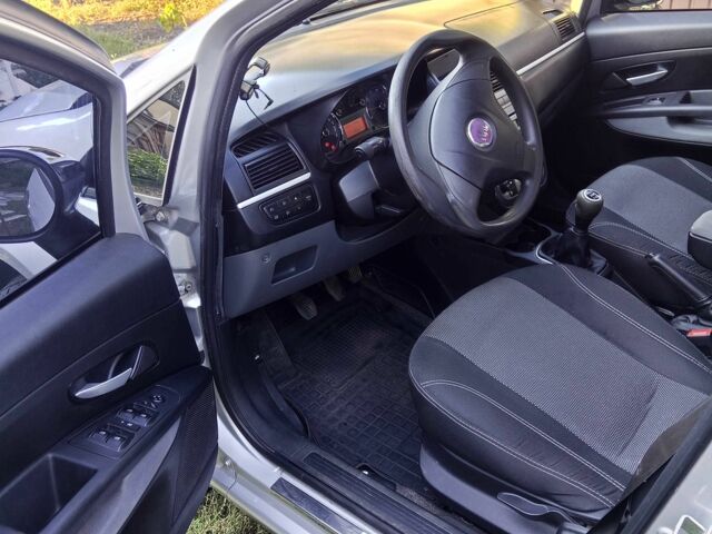 Серый Фиат Линеа, объемом двигателя 1.2 л и пробегом 254 тыс. км за 4600 $, фото 16 на Automoto.ua