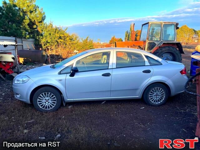 Серый Фиат Линеа, объемом двигателя 1.4 л и пробегом 160 тыс. км за 3500 $, фото 4 на Automoto.ua