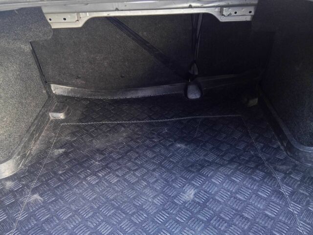 Серый Фиат Линеа, объемом двигателя 1.2 л и пробегом 254 тыс. км за 4600 $, фото 2 на Automoto.ua