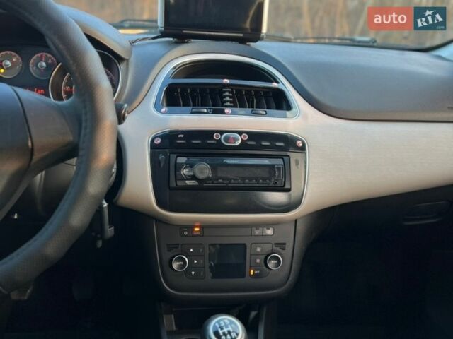 Сірий Фіат Лінеа, об'ємом двигуна 1.25 л та пробігом 159 тис. км за 5200 $, фото 19 на Automoto.ua