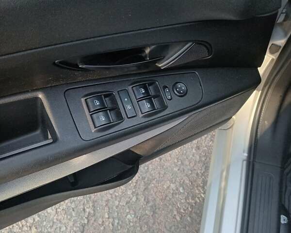 Серый Фиат Линеа, объемом двигателя 1.4 л и пробегом 241 тыс. км за 4800 $, фото 3 на Automoto.ua