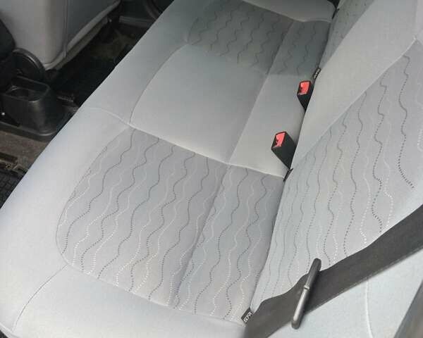 Серый Фиат Линеа, объемом двигателя 1.4 л и пробегом 241 тыс. км за 4800 $, фото 12 на Automoto.ua