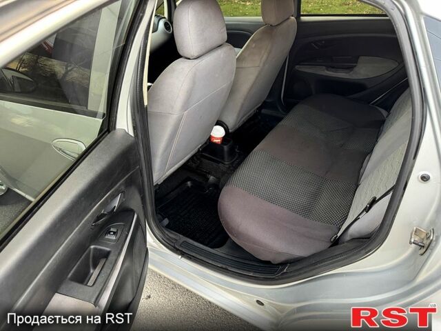 Сірий Фіат Лінеа, об'ємом двигуна 1.4 л та пробігом 0 тис. км за 3800 $, фото 7 на Automoto.ua