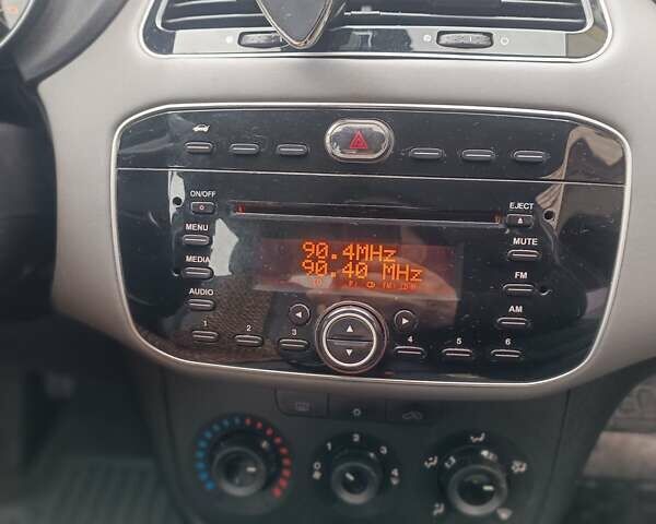 Серый Фиат Линеа, объемом двигателя 1.37 л и пробегом 180 тыс. км за 490 $, фото 23 на Automoto.ua