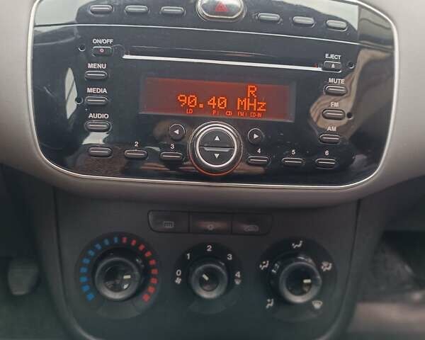 Серый Фиат Линеа, объемом двигателя 1.37 л и пробегом 180 тыс. км за 490 $, фото 24 на Automoto.ua