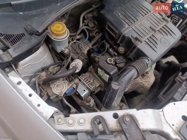 Серый Фиат Линеа, объемом двигателя 1.37 л и пробегом 180 тыс. км за 490 $, фото 33 на Automoto.ua