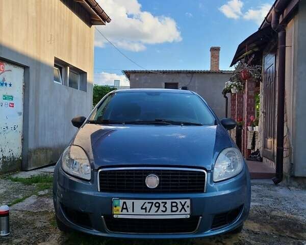 Синий Фиат Линеа, объемом двигателя 1.4 л и пробегом 310 тыс. км за 3900 $, фото 4 на Automoto.ua