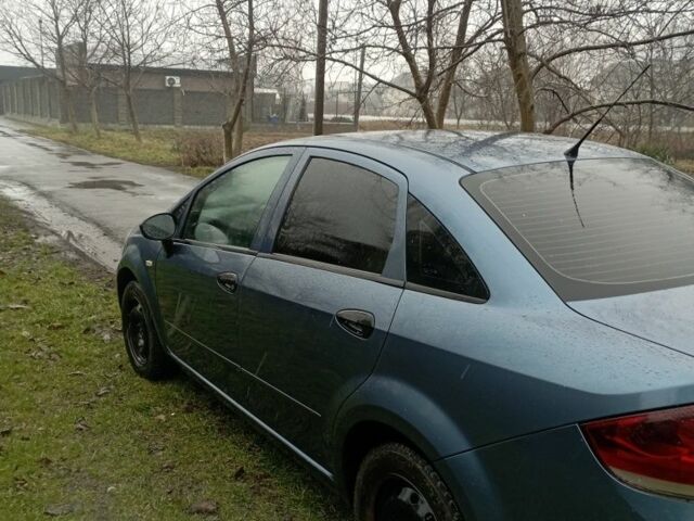 Синій Фіат Лінеа, об'ємом двигуна 1.2 л та пробігом 212 тис. км за 3500 $, фото 4 на Automoto.ua