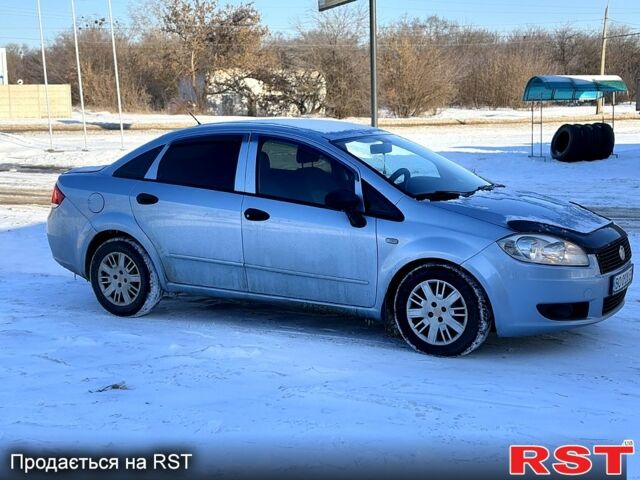 Синий Фиат Линеа, объемом двигателя 1.4 л и пробегом 1750 тыс. км за 4100 $, фото 3 на Automoto.ua