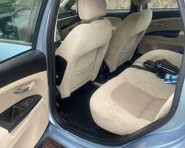 Синий Фиат Линеа, объемом двигателя 1.25 л и пробегом 240 тыс. км за 4200 $, фото 5 на Automoto.ua