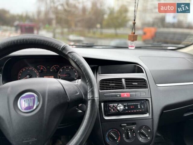 Синий Фиат Линеа, объемом двигателя 1.37 л и пробегом 173 тыс. км за 4300 $, фото 5 на Automoto.ua