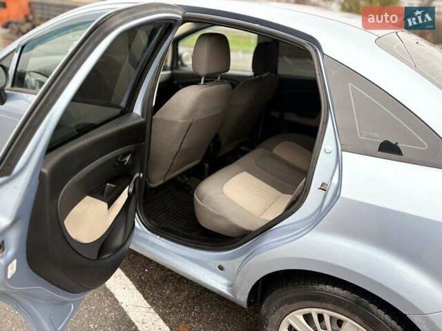 Синий Фиат Линеа, объемом двигателя 1.37 л и пробегом 173 тыс. км за 4300 $, фото 4 на Automoto.ua