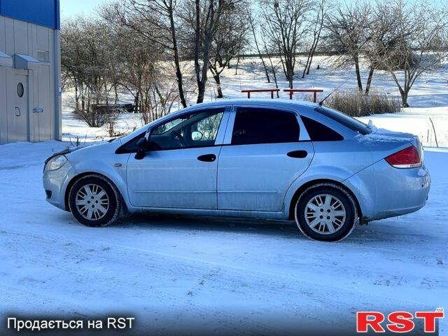 Синий Фиат Линеа, объемом двигателя 1.4 л и пробегом 1750 тыс. км за 4100 $, фото 5 на Automoto.ua