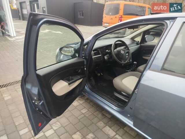 Синий Фиат Линеа, объемом двигателя 1.37 л и пробегом 200 тыс. км за 3200 $, фото 5 на Automoto.ua