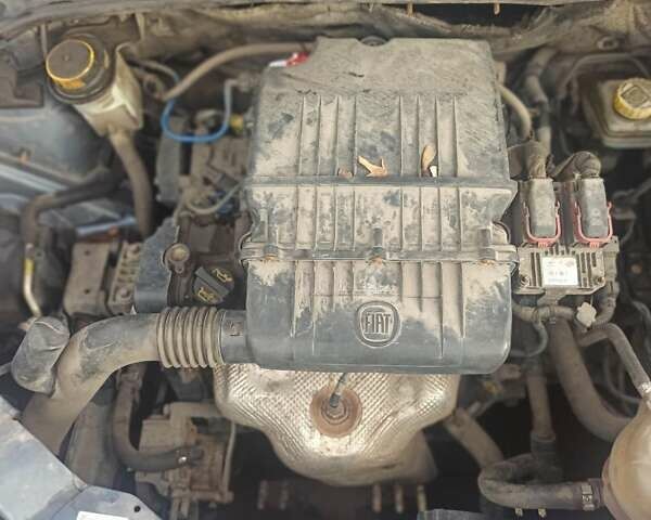 Синий Фиат Линеа, объемом двигателя 1.37 л и пробегом 205 тыс. км за 3200 $, фото 21 на Automoto.ua