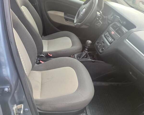 Синий Фиат Линеа, объемом двигателя 1.37 л и пробегом 205 тыс. км за 3200 $, фото 17 на Automoto.ua