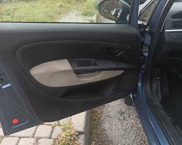 Синий Фиат Линеа, объемом двигателя 1.37 л и пробегом 205 тыс. км за 3200 $, фото 16 на Automoto.ua