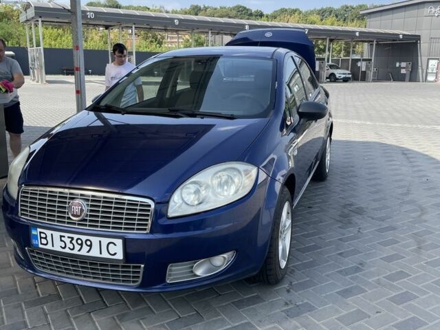 Синий Фиат Линеа, объемом двигателя 1.6 л и пробегом 102 тыс. км за 5000 $, фото 2 на Automoto.ua
