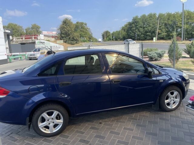 Синий Фиат Линеа, объемом двигателя 1.6 л и пробегом 102 тыс. км за 5000 $, фото 4 на Automoto.ua