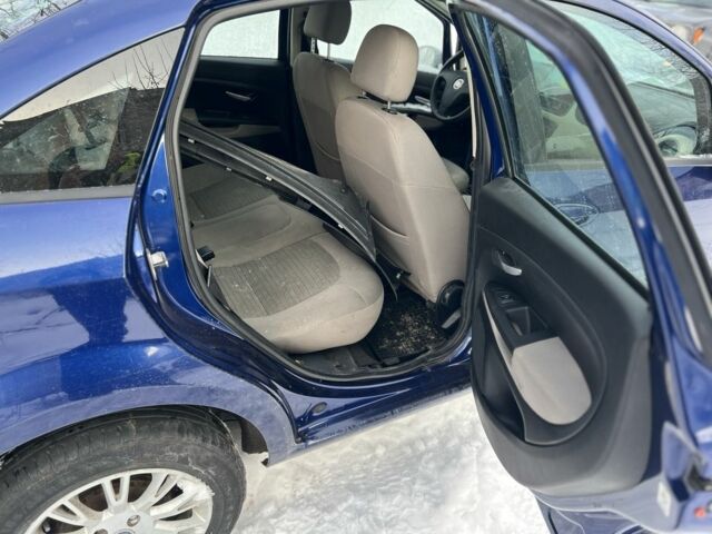 Синий Фиат Линеа, объемом двигателя 1.3 л и пробегом 220 тыс. км за 2200 $, фото 9 на Automoto.ua