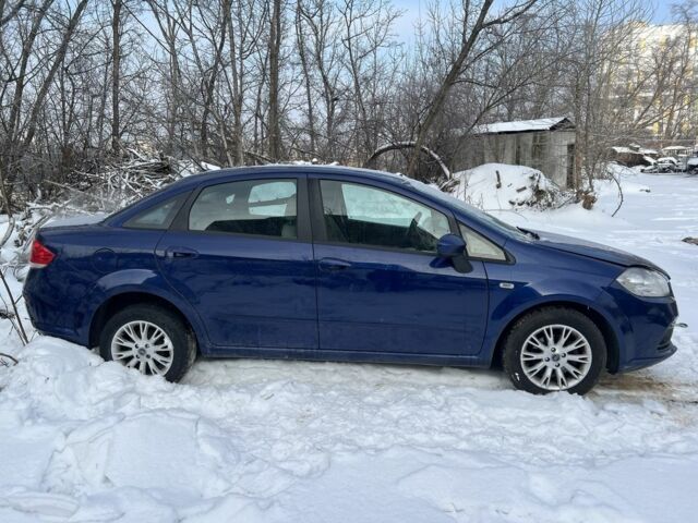 Синий Фиат Линеа, объемом двигателя 1.3 л и пробегом 220 тыс. км за 2200 $, фото 4 на Automoto.ua