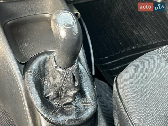 Синий Фиат Мареа, объемом двигателя 1.58 л и пробегом 154 тыс. км за 1600 $, фото 7 на Automoto.ua