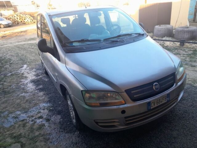 Серый Фиат Мультипла, объемом двигателя 1.4 л и пробегом 123 тыс. км за 1900 $, фото 2 на Automoto.ua