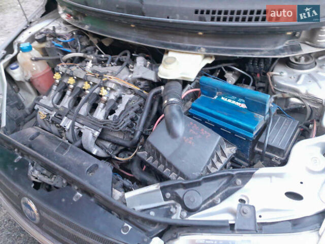 Сірий Фіат Мультіпла, об'ємом двигуна 1.6 л та пробігом 123 тис. км за 1900 $, фото 17 на Automoto.ua