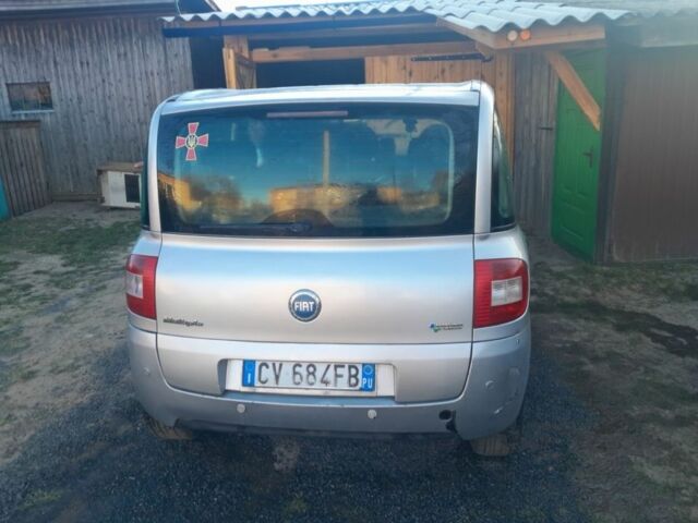 Серый Фиат Мультипла, объемом двигателя 1.4 л и пробегом 123 тыс. км за 1900 $, фото 1 на Automoto.ua