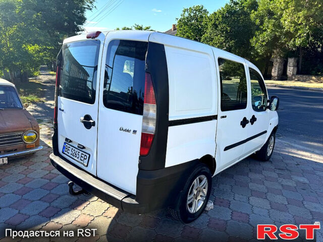 Белый Фиат Добло, объемом двигателя 1.9 л и пробегом 300 тыс. км за 2999 $, фото 4 на Automoto.ua