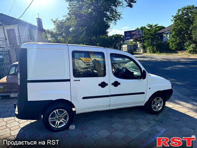 Белый Фиат Добло, объемом двигателя 1.9 л и пробегом 300 тыс. км за 2999 $, фото 7 на Automoto.ua