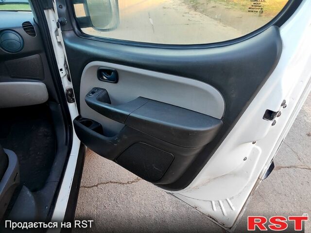 Белый Фиат Добло, объемом двигателя 1.9 л и пробегом 200 тыс. км за 1650 $, фото 1 на Automoto.ua