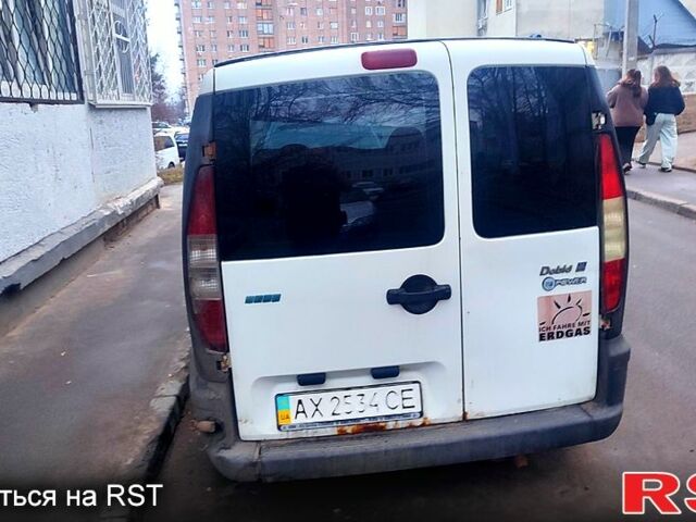 Белый Фиат Добло, объемом двигателя 16 л и пробегом 300 тыс. км за 2500 $, фото 1 на Automoto.ua