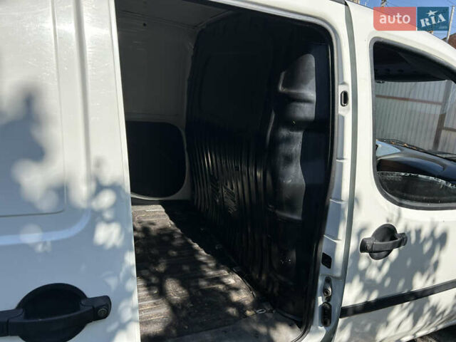 Белый Фиат Добло, объемом двигателя 1.3 л и пробегом 230 тыс. км за 4200 $, фото 9 на Automoto.ua