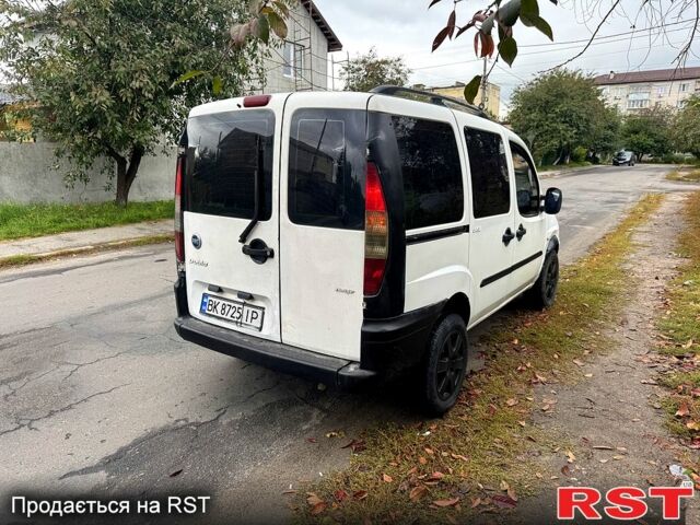 Белый Фиат Добло, объемом двигателя 1.2 л и пробегом 250 тыс. км за 3500 $, фото 3 на Automoto.ua