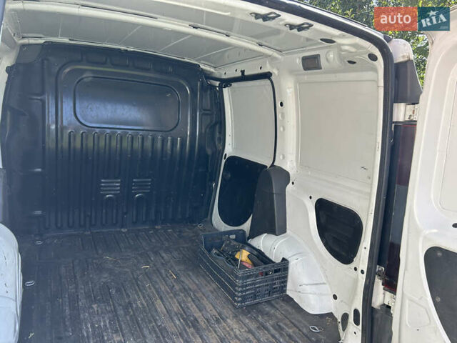 Белый Фиат Добло, объемом двигателя 1.3 л и пробегом 230 тыс. км за 4200 $, фото 6 на Automoto.ua