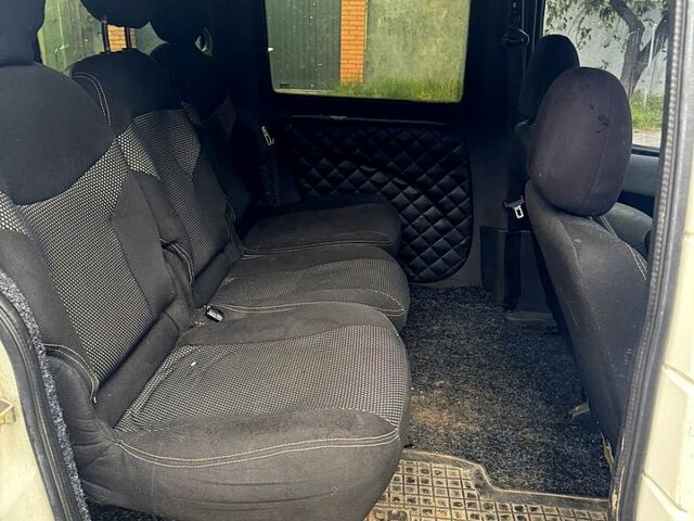 Белый Фиат Добло, объемом двигателя 1.2 л и пробегом 250 тыс. км за 3500 $, фото 7 на Automoto.ua