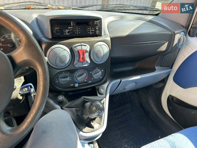 Белый Фиат Добло, объемом двигателя 1.3 л и пробегом 230 тыс. км за 4200 $, фото 1 на Automoto.ua