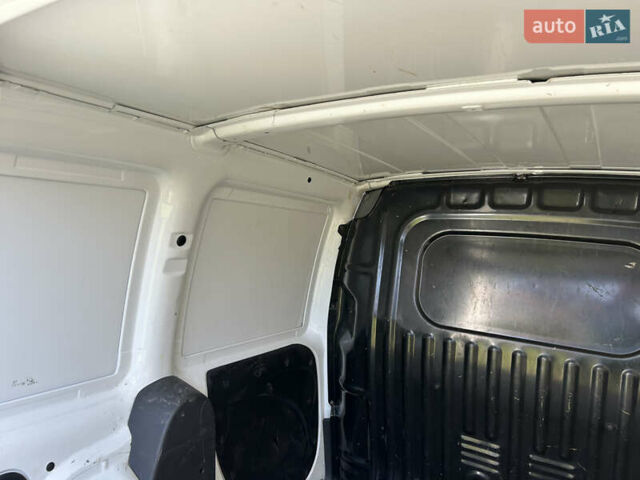 Белый Фиат Добло, объемом двигателя 1.3 л и пробегом 230 тыс. км за 4200 $, фото 5 на Automoto.ua