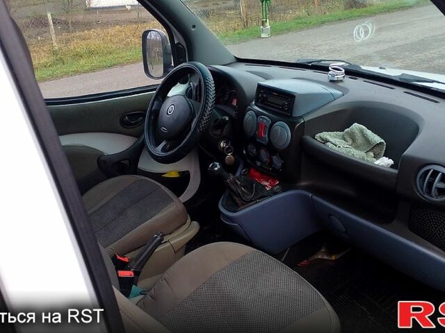 Белый Фиат Добло, объемом двигателя 1.9 л и пробегом 280 тыс. км за 3700 $, фото 1 на Automoto.ua