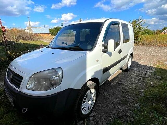 Белый Фиат Добло, объемом двигателя 1.3 л и пробегом 295 тыс. км за 4000 $, фото 2 на Automoto.ua