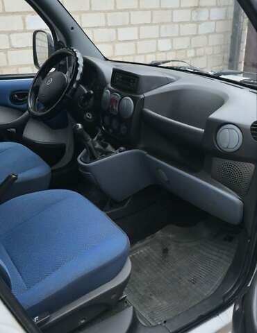 Белый Фиат Добло, объемом двигателя 1.3 л и пробегом 400 тыс. км за 3800 $, фото 4 на Automoto.ua