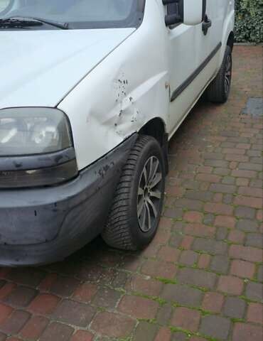 Белый Фиат Добло, объемом двигателя 1.3 л и пробегом 400 тыс. км за 3800 $, фото 1 на Automoto.ua