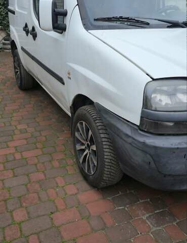 Белый Фиат Добло, объемом двигателя 1.3 л и пробегом 400 тыс. км за 3800 $, фото 2 на Automoto.ua