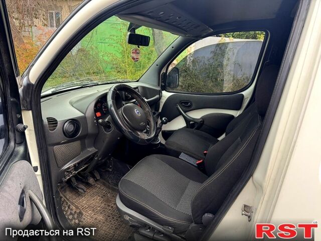 Белый Фиат Добло, объемом двигателя 1.2 л и пробегом 250 тыс. км за 3500 $, фото 6 на Automoto.ua