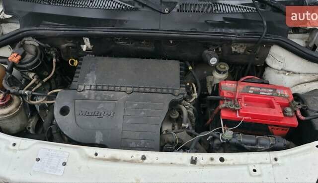 Белый Фиат Добло, объемом двигателя 1.3 л и пробегом 400 тыс. км за 3800 $, фото 6 на Automoto.ua